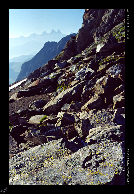 Entre Arc et Romanche : Au col de la Croix en Belledonne, borne marquant la frontire entre la
Savoie et la France