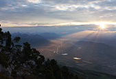 Chartreuse : Rayons de soleil sur le Gresivaudan depuis le col de l'Alpe