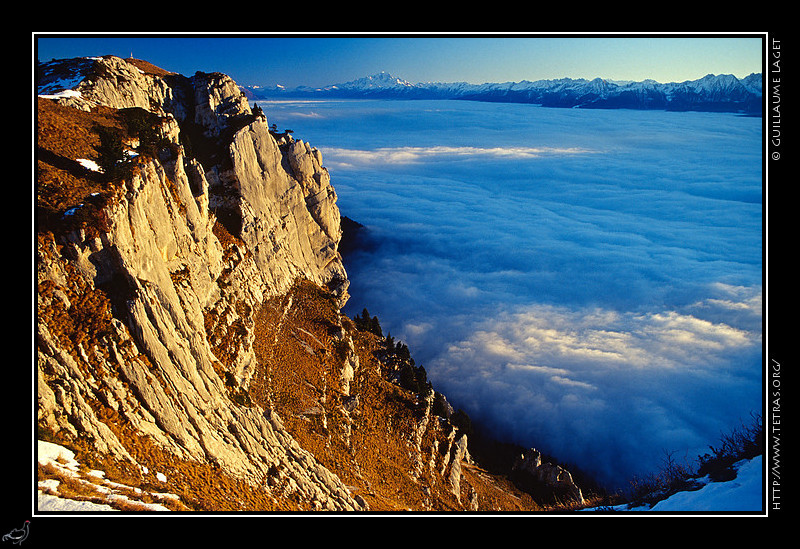 Chartreuse : Depuis le Dme de Bellefond, les nuages sur le Grsivaudan et les aiguilles du sangle des Arches