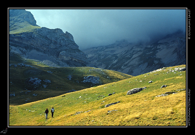 Dvoluy : Dans le bas du vallon de Charnier, au dessus de le cabane de Chourum Clot