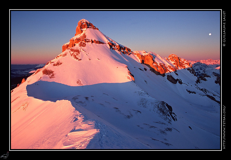 Dvoluy : La lune presque pleine se lve  l'est du Grand Ferrand, vu depuis la tte
de Vallon Pierra