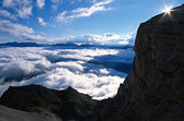 Devoluy : Depuis le col de l'Obiou, vue plongeante sur la crete de la Laisse et le Drac