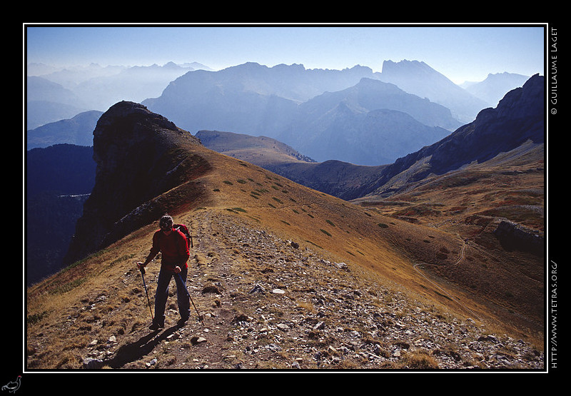 Dvoluy : Sur la crte de la Laisse au pied de l'Obiou...au fond, Pierroux et montagne de Faraut