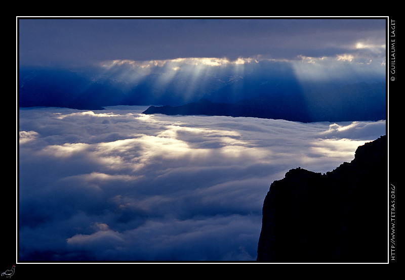 Dvoluy : Double couche de nuages et quelques rayons sur le Drac depuis le petit Obiou