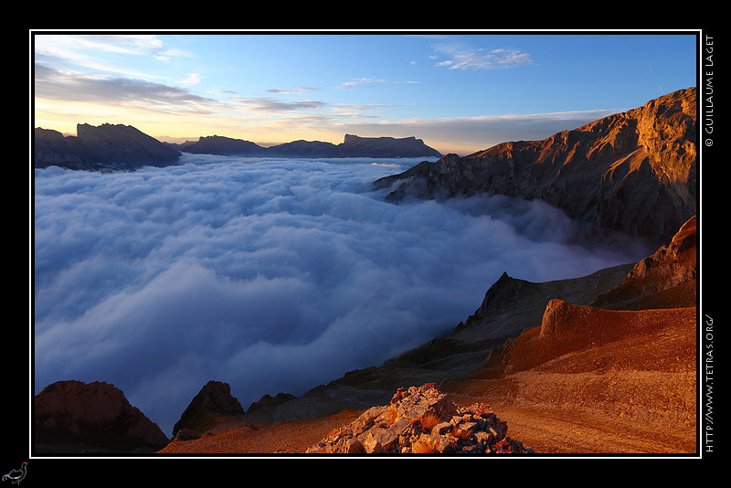 Dvoluy : Depuis les pentes sous le Petit Obiou, une belle mer de nuages recouvre le Dvoluy