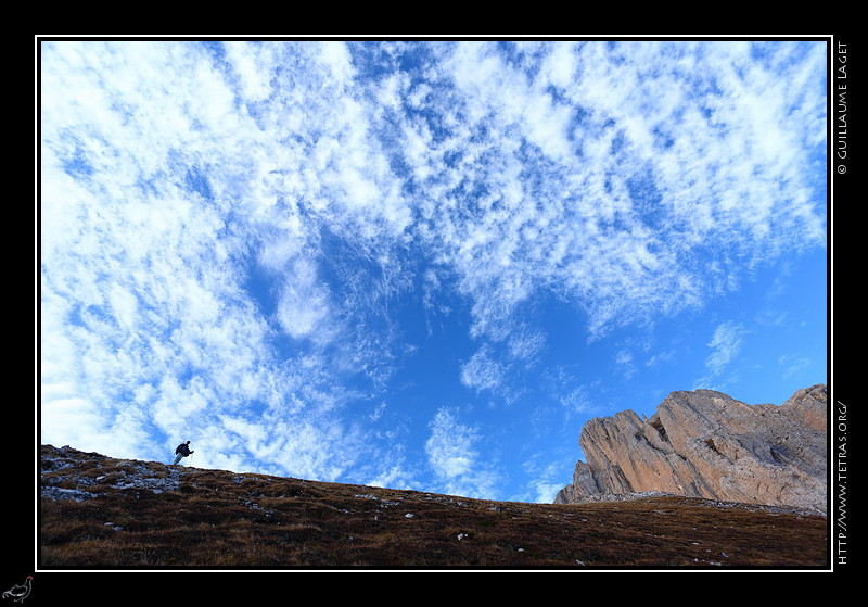 Dvoluy : Les nuages arrivent, dans la descente des pentes raides sous le Petit Obiou