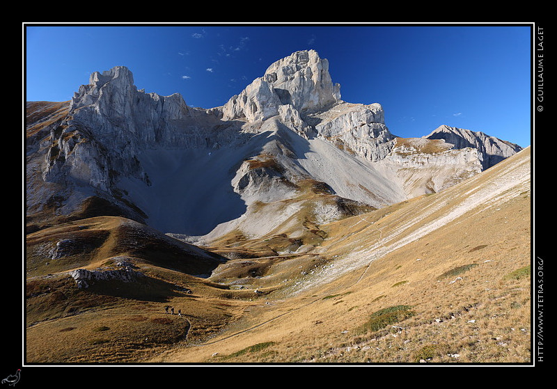 Dvoluy : Le Petit et le Grand Obiou depuis le Vallon, sous la crte de la Laisse