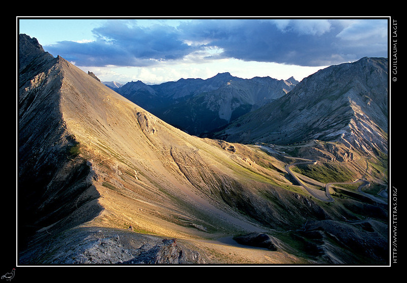 Queyras : Le col et la route de l'Izoard depuis le col Perdu