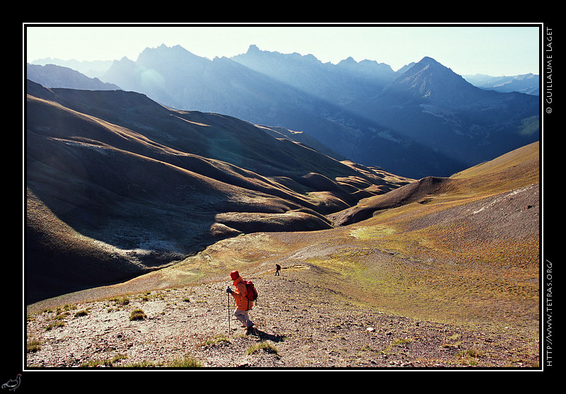 Queyras : Descente en direction de la valle de l'Ubaye depuis la tte de Paneyron, 
un petit sommet panoramique au dessus du col de Vars