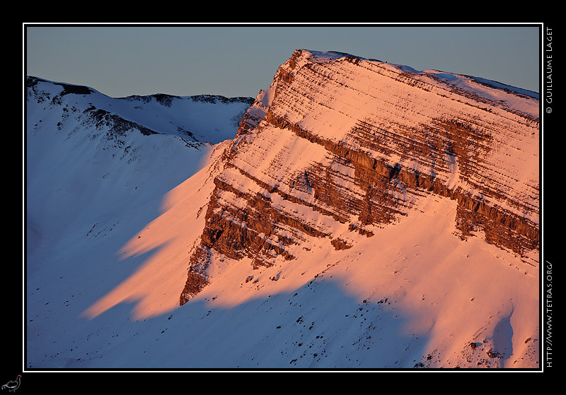 Queyras : Soleil levant sur la pointe de l'Eyssina, 2837m, au dessus du col de Vars