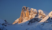 Devoluy : Lever de soleil sur le pilier nord-est du pic de Bure