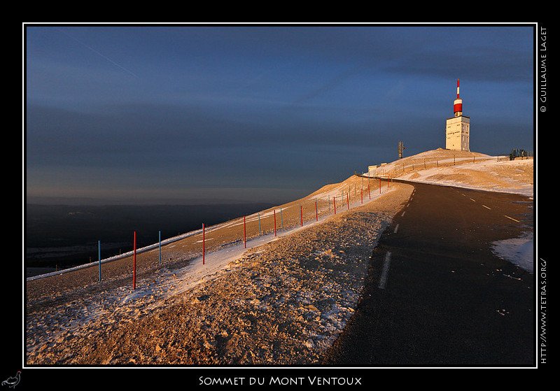 Rcits de randonnes : La route et l'metteur au sommet du Mont Ventoux 
