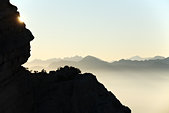 Chartreuse : Silhouette sous le rocher du Midi et rayon de soleil