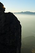 Chartreuse : Silhouette dans la falaise du rocher du Midi et soleil