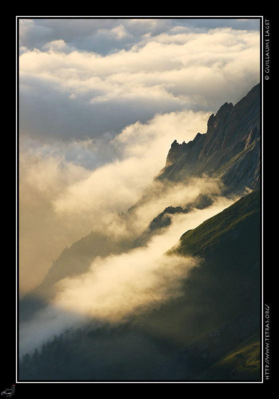 Rcits de randonnes : Les brumes de valle s'illuminent des derniers rayons du soir... 
