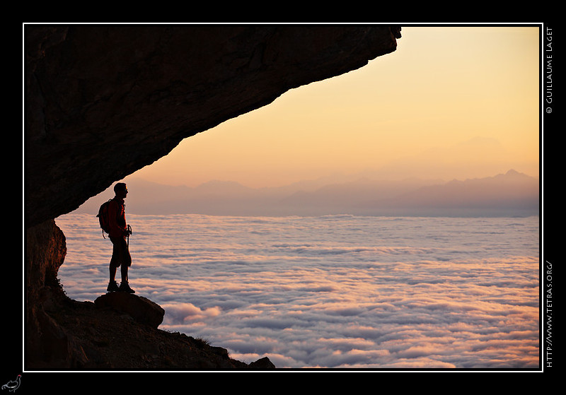 Rcits de randonnes : Premiers rayons sur la mer de nuages depuis la vire de la Face Est de la Dent de Crolles