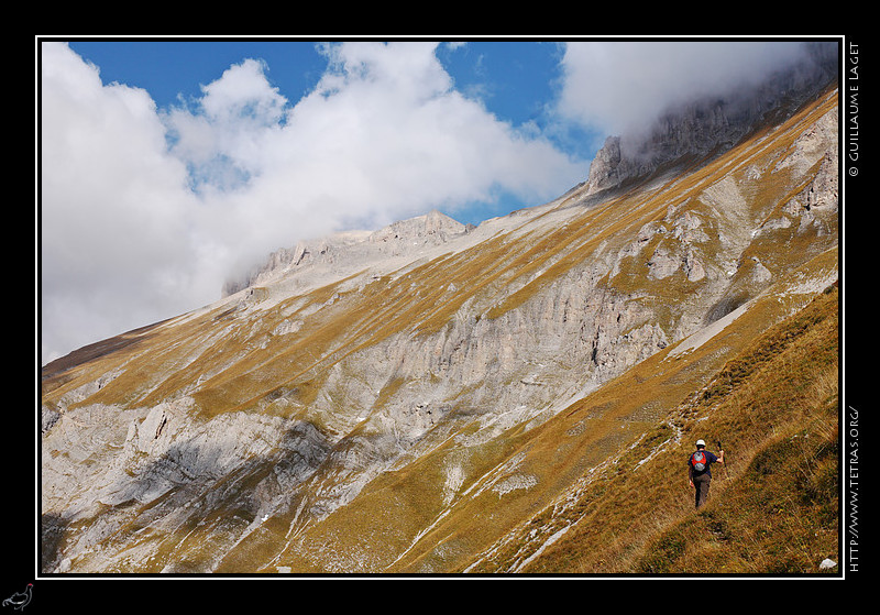 Rcits de randonnes : Le sentier, qui reste relativement bien trac mais troit, traverse de grandes pentes d'herbe.
 
