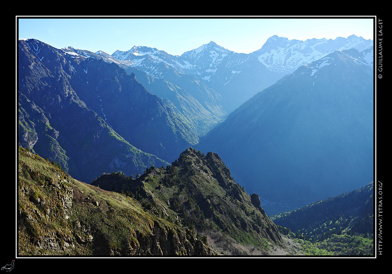 Rcits de randonnes : Premiers rayons du matin sur le Valbonnais, vu depuis les hauteurs du Chamoux