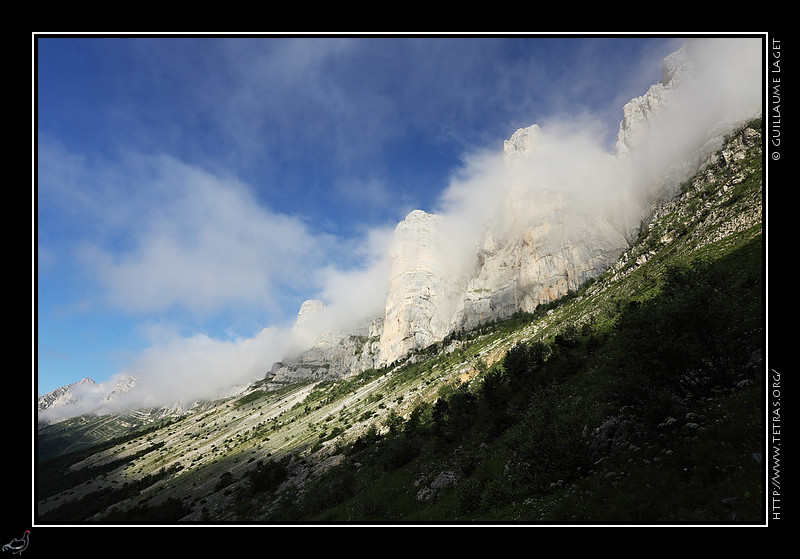 Rcits de randonnes : Les sept tours des rochers du Playnet  moiti couvertes de nuages 
