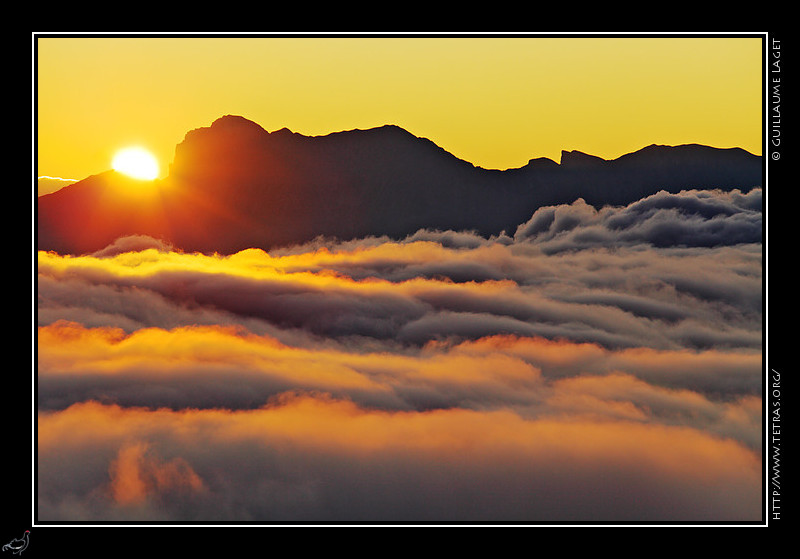 Récits de randonnées : Lever de soleil derrière l'Obiou au dessus des nuages de vallée