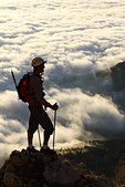 Vercors : Dans le couloir des Sultanes, au dessus des brumes