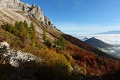 Vercors : Sous les falaises du Balcon Est du Vercors, vers la baraque des Clos