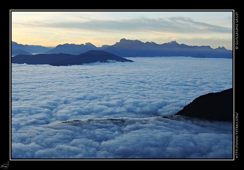 Rcits de randonnes : Tout le Trives est recouvert par les nuages bas du matin 
