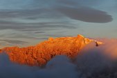 Gapencais : Lever de soleil sur les falaises du pic de Bure