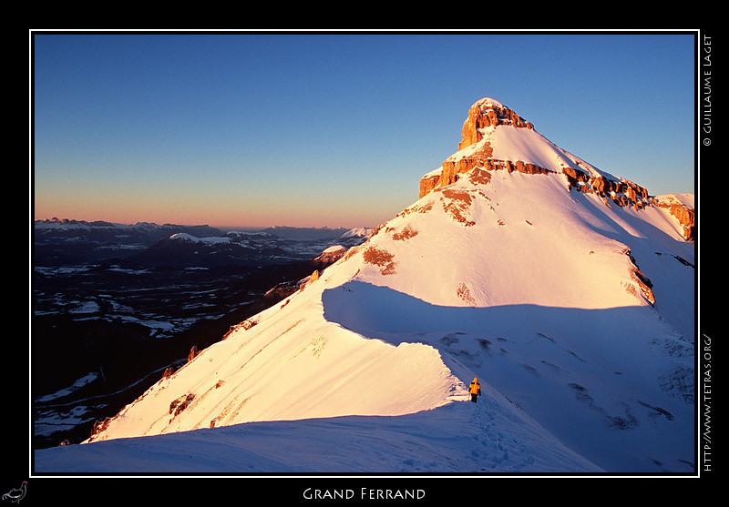 Rcits de randonnes : Quatrime tentative, premire en hiver, monte  raquette depuis Lachaup et le vallon du Charnier.Paysage magnifique sous la neige, tout irait
 bien...s'il n'y avait pas cette zone sans neige sur le haut de l'arte !
 
