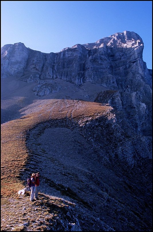 Rcits de randonnes : Le col de Drouillet et le Ferrand...l'itinraire mentionn dans le guide Bleu qui nous a amen l arrivait par le versant  l'ombre depuis Trminis.
 
