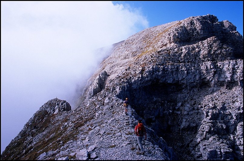 Rcits de randonnes : Le sommet du Grand Ferrand est presque atteint...reste le passage qui m'a paru le plus technique de toute la monte, la traverse de l'arche reliant les
 deux sommets.
 
