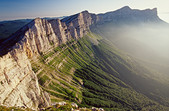 Vercors : Le Balcon Est et les falaises de la Balme depuis le sommet du Playnet