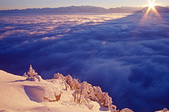 Vercors : Depuis le sommet du Moucherotte, soleil levant derriere Belledonne