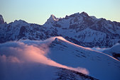 Devoluy : Nuages sur le sommet du Chamois, devant les Ecrins