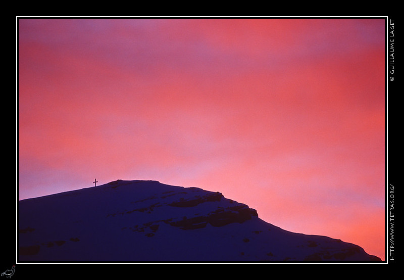 Rcits de randonnes : Lever de soleil nuageux derrire la Dent de Crolles