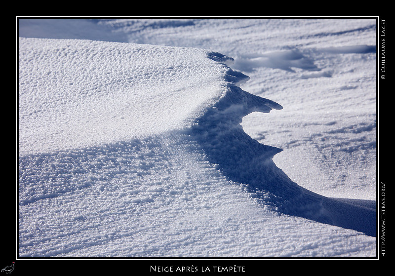 Rcits de randonnes : Formes laisses sur la neige par la tempte. 
