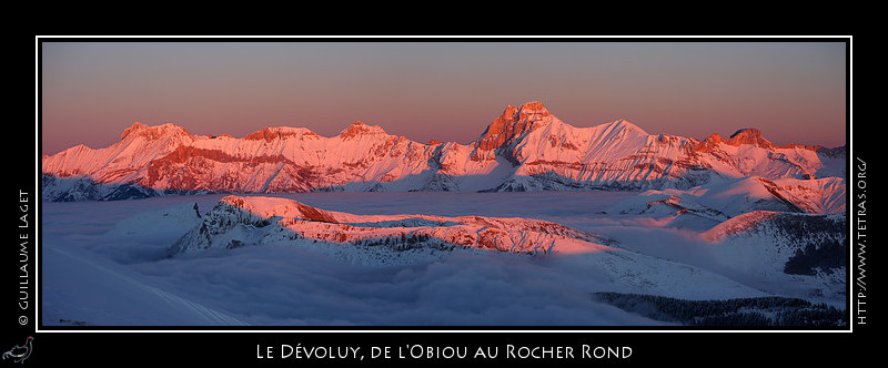 Rcits de randonnes : Un second panorama, le Dvoluy sous les derniers rayons du soleil couchant.
 
