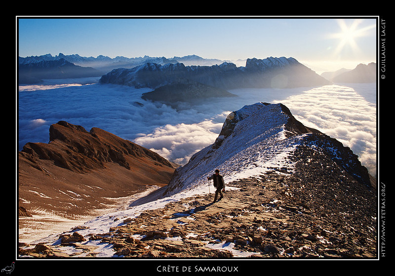 Rcits de randonnes : Quelque part sur la crte de Samaroux...le Pivallon est  gauche et le vallon du Mas  droite, en face l'intrieur du massif du Dvoluy. On
 constate l'abscence de neige sur les hauteurs, sauf quelques fines plaques
 durcies : le centimtre de neige tomb quelques jours avant n'a tenu qu' basse
 altitude dans l'air froid.
 
