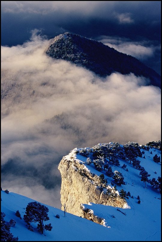 Photo : Chartreuse : L'Ecoutoux dans la brume, depuis les crtes de Chamechaude. 
