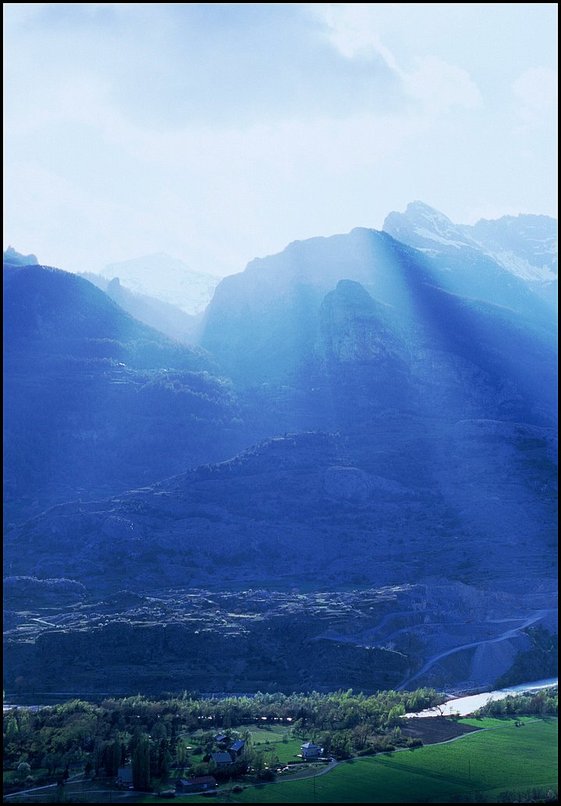 Photo : Durance - Les nuages se dissipent...quelques rayons de soleil au dessus de Saint-Crpin la semaine dernire. 
