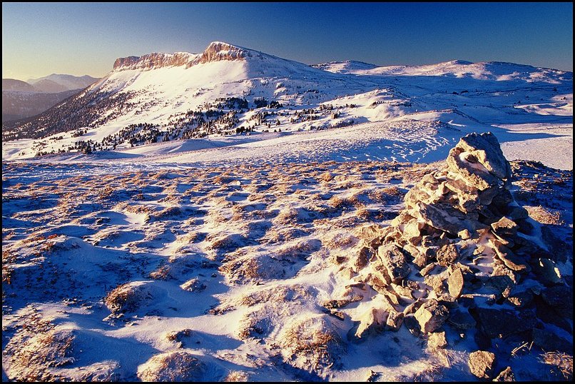 Photo : Encore une semaine sans occasion de faire une bonne image...occasion de retrouver cette image de l'anne 2004 : la Montagnette depuis la Tte Chevalire, dans le Sud Vercors. 
