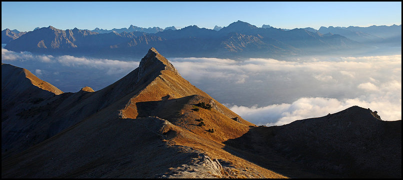 Photo : Une arte des contreforts du Dvoluy, au dessus du Champsaur, que j'affectionne particulirement, dans une lumire splendide dimanche dernier... 
