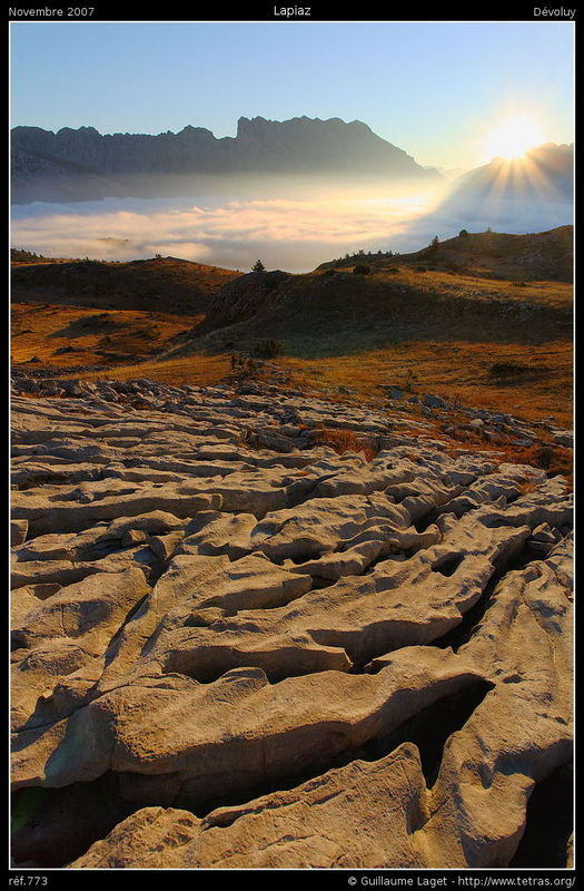 Photo :  Dimanche dernier une petite randonne, juste au pied de la crte de l'Etoile de photo prcdente. Je cherchais  photographier un beau lapiaz au soleil levant. Outre cette photo, un 