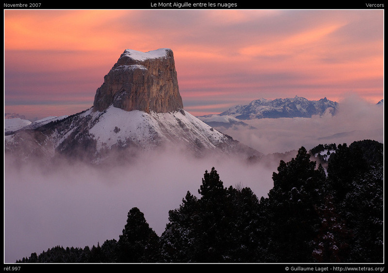 Photo : La neige...et un Mont Aiguille qui attend encore les premiers rayons : viendront, viendront pas ? Entre deux couches de nuages, difficile de prvoir...Mais la lumire est quand mme agrable ! 
