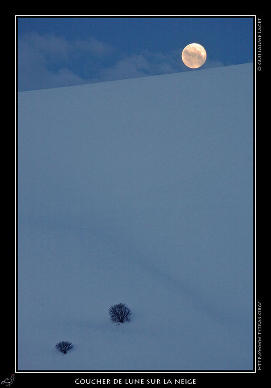 Photo : Ce week-end-l, pour profiter d'un ciel clair, il fallait tre plutt dans le sud des Alpes...voici donc un coucher de lune derrire une pente de neige, pris entre Ecrins et Dvoluy. 
