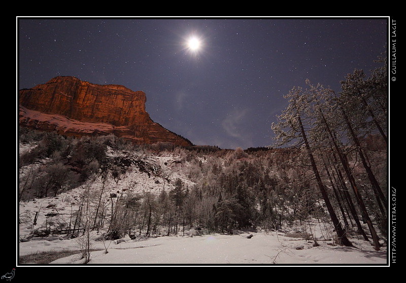 Photo : Je me demandais depuis quelques mois comment arriver  photographier le Granier, pointe nord de la Chartreuse, et particulirement son imposante face nord, de manire intressante...Une occasion s'est prsente dimanche dernier au retour d'une randonne : la lune, les toiles et le givre aidant, j'espre que la vue vous plaira ! Si ce n'est pas le cas, pour compenser...vous pouvez aller visiter ma nouvelle galerie 