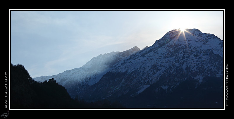 Photo : Une vue presque 'architecturale', avec le chteau de Saint-Firmin,  l'entre du Valgaudemar... 
