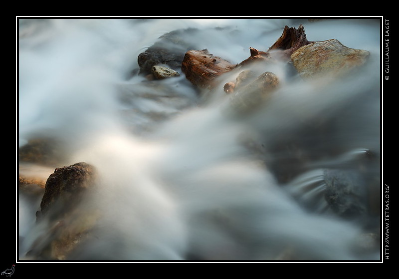 Photo : Un peu de fracheur...avec un petit torrent du Queyras, encore bien fourni fin juillet. 
