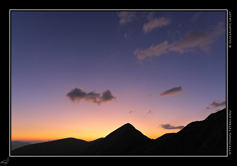 Photo : Retour  la montagne cette semaine, avec un coucher de soleil derrire le Beaumont et le Mont Gargas... et deux nouvelles cette semaine : - la sortie d'un nouveau livre : 