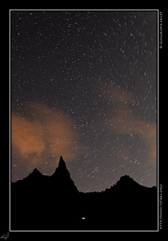 Photo : Sous les toiles de la nuit de mardi  mercredi dernier, voici l'Aiguille Dibona, dans le cirque du Soreiller, valle du Vnon, massif des Ecrins (ouf !). Retrouvez un rcit plus complet de cette sortie, ainsi que une visite au plus prs de la face nord-est du Mont Aiguille, un article sur le traitement des couleurs, sur le blog http://guillaumelaget.wordpress.com 
